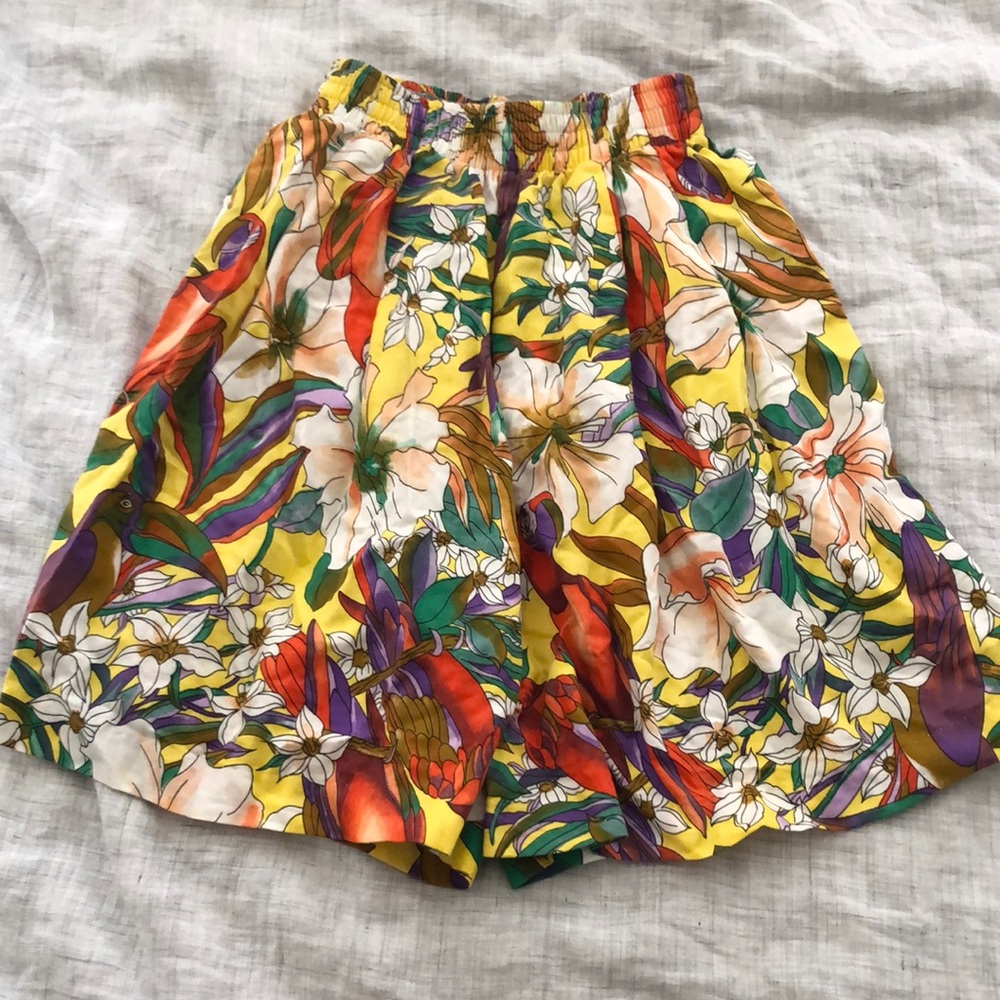 Vintage tropical floral print parrot shorts